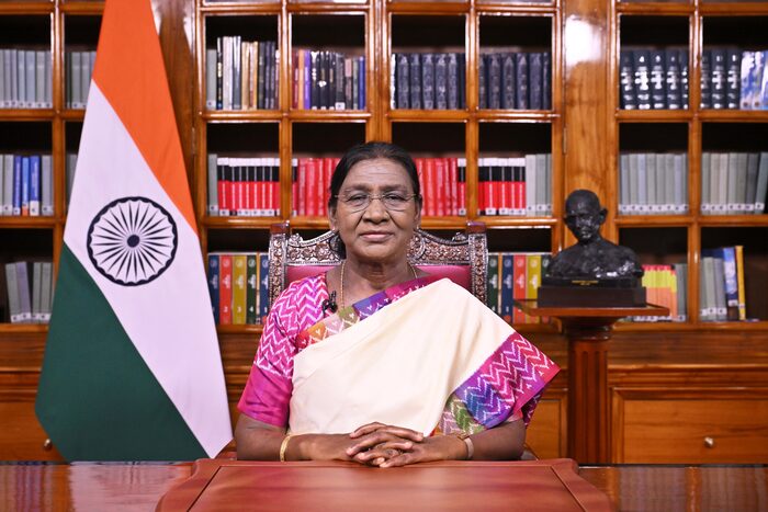 President Droupadi Murmu addressing the nation from the library at Rashtrapati Bhavan